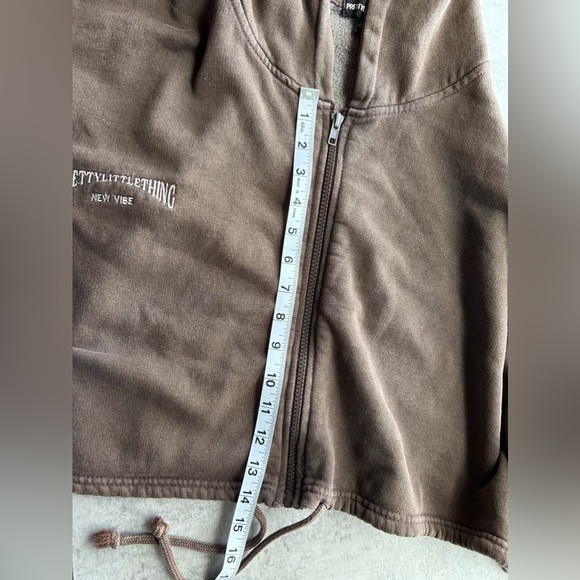 Pretty Little Thing Embroidered Crop Sweatshirt Hoodie - Picture 5 of 7